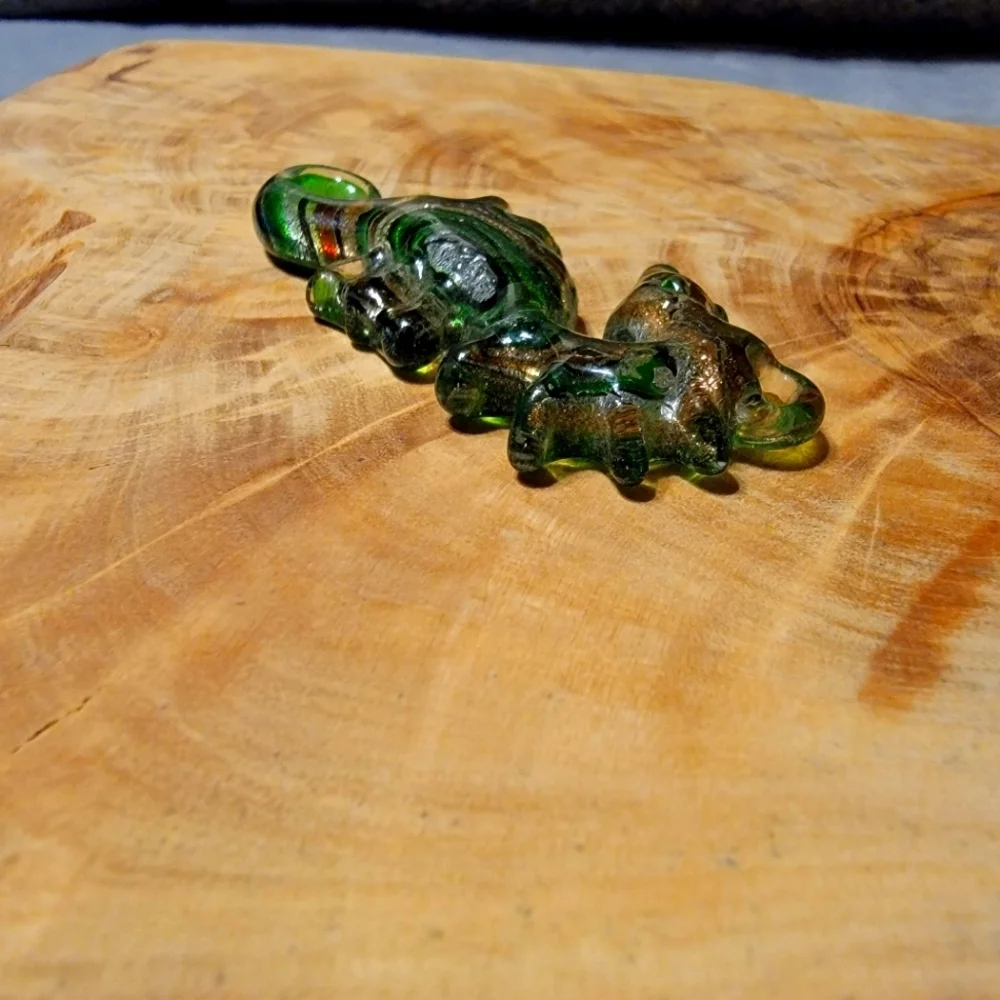 Beautiful NEW Rainbow Greenish Murano Style Sea Horse Pendant